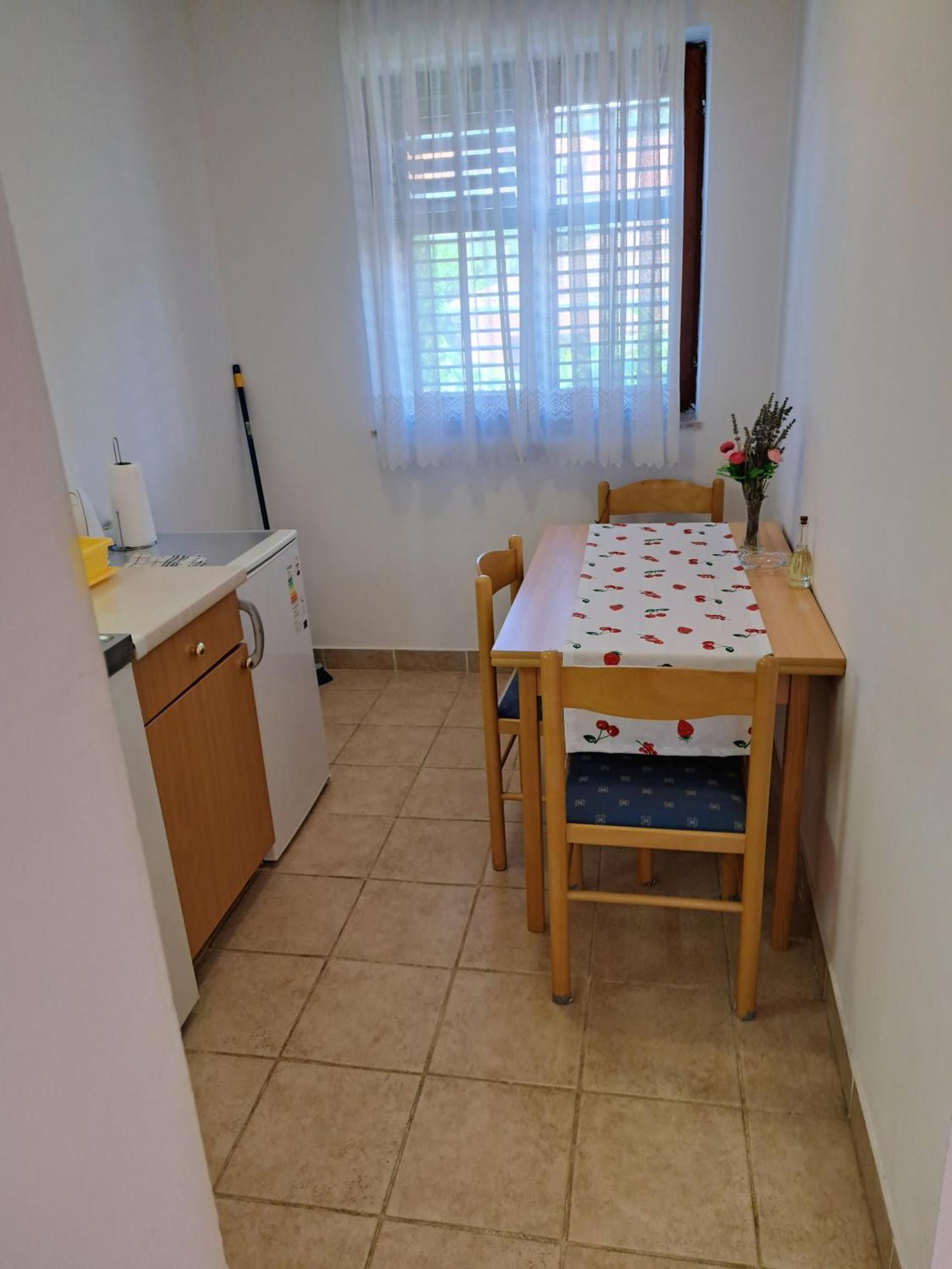 Apartments 1000 Flowers Stari Grad  Room photo