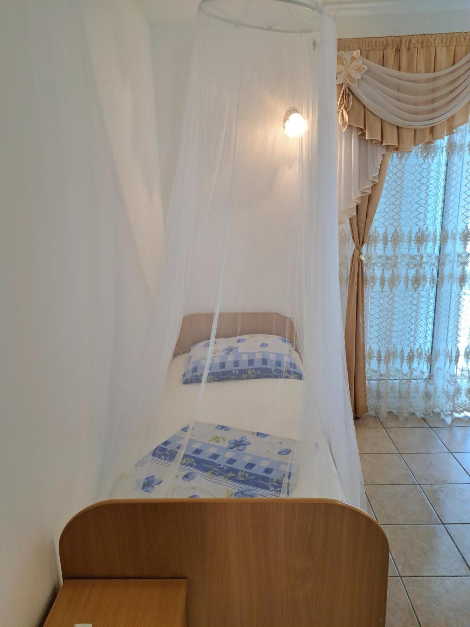 Apartments 1000 Flowers Stari Grad  Room photo