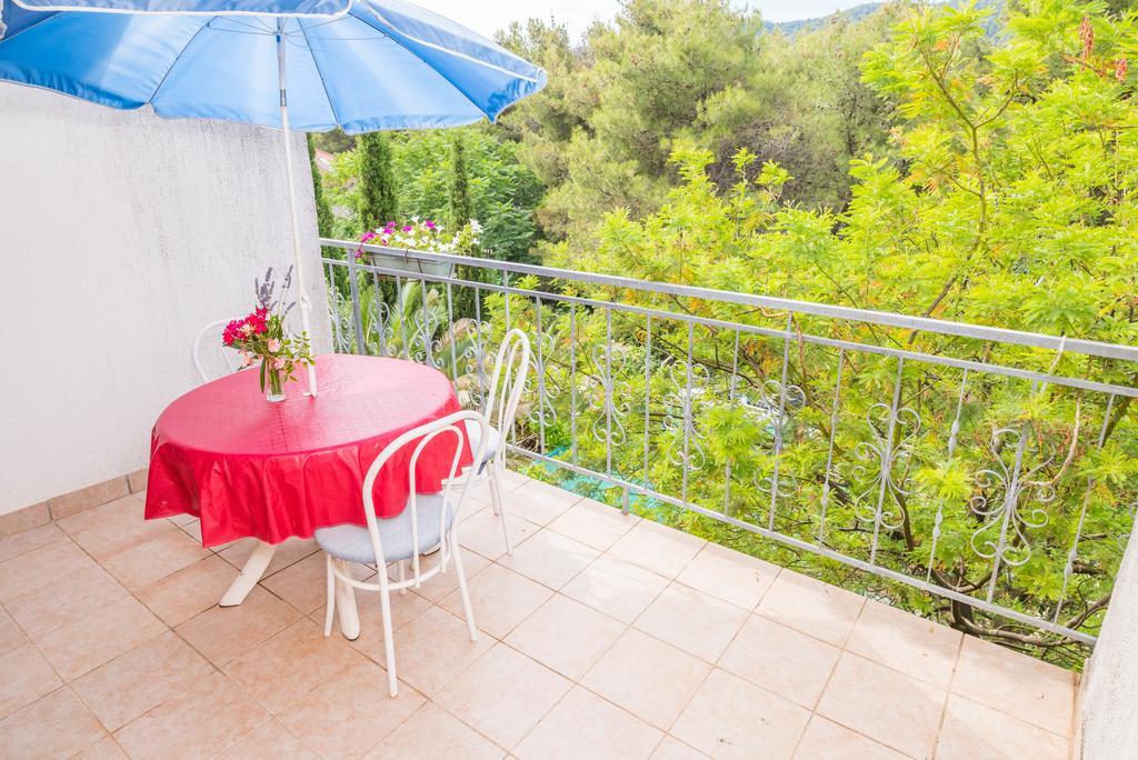 Apartments 1000 Flowers Stari Grad  Exterior photo